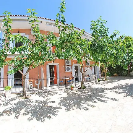 Emilia * Τραπεζάκι