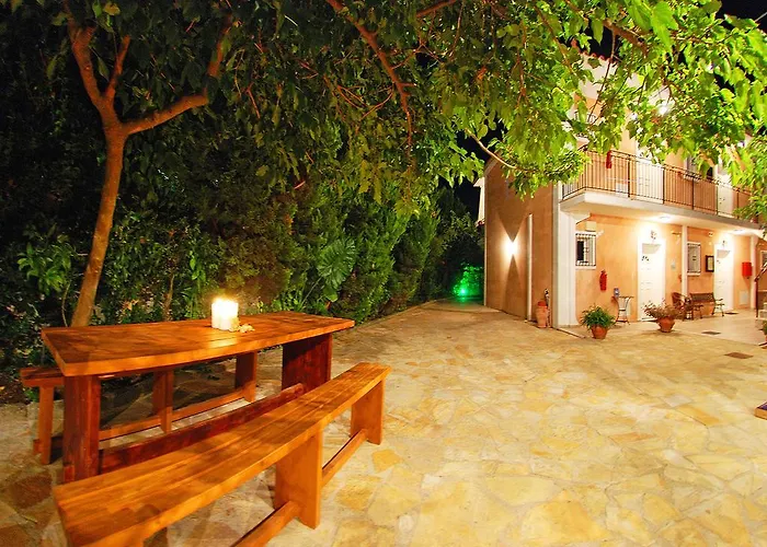 Emilia * Trapezaki (Kefalonia)